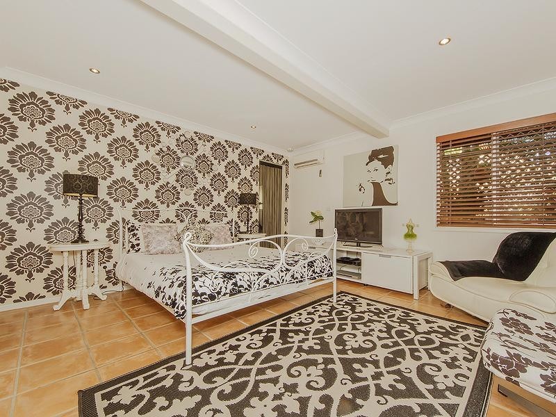 94 Heeb Street, Benowa QLD 4217