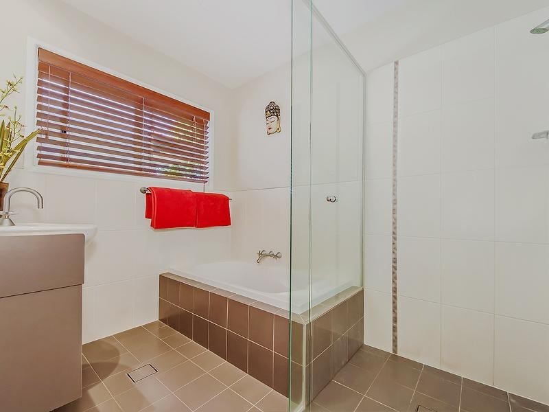 94 Heeb Street, Benowa QLD 4217