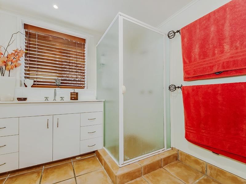 94 Heeb Street, Benowa QLD 4217