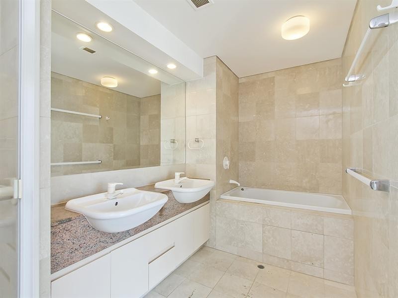 C11-2 ‘Rivage Royale’ 75 Brighton Parade, Southport QLD 4215