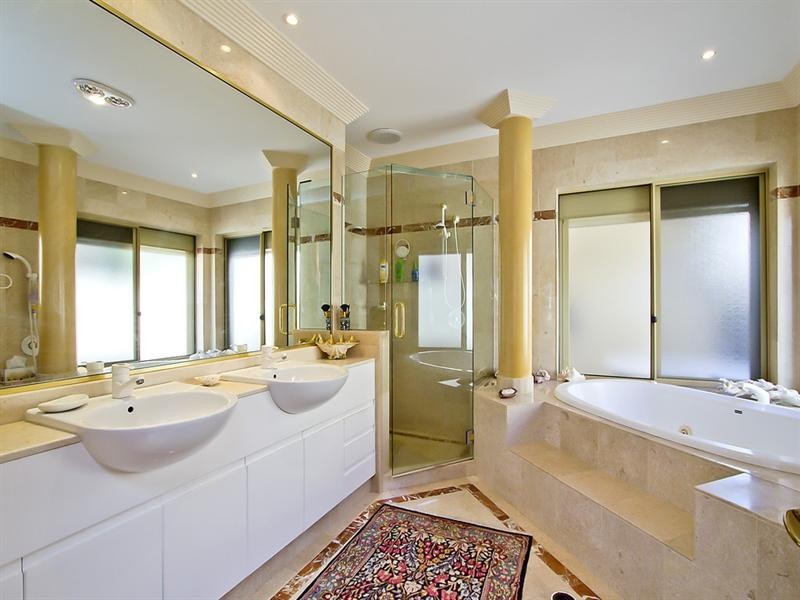15 Sir Bruce Small Boulevard, Benowa Waters QLD 4217