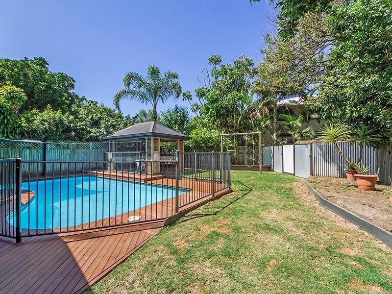 5 Fairway Avenue, Southport QLD 4215