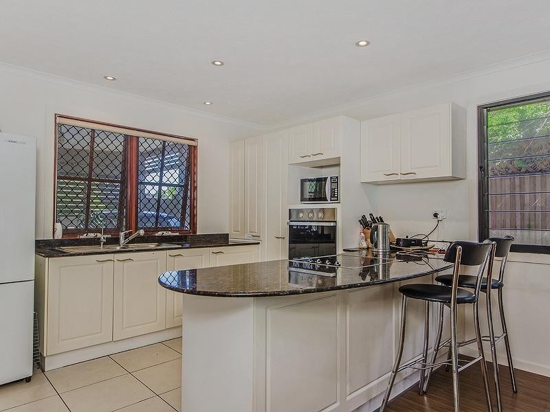 5 Fairway Avenue, Southport QLD 4215