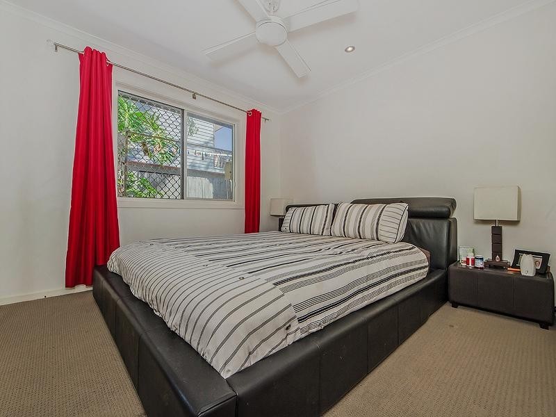 5 Fairway Avenue, Southport QLD 4215