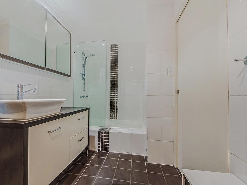 5 Fairway Avenue, Southport QLD 4215