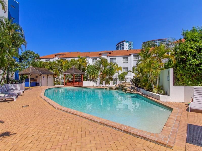 2/106-108 Marine Parade, Southport QLD 4215