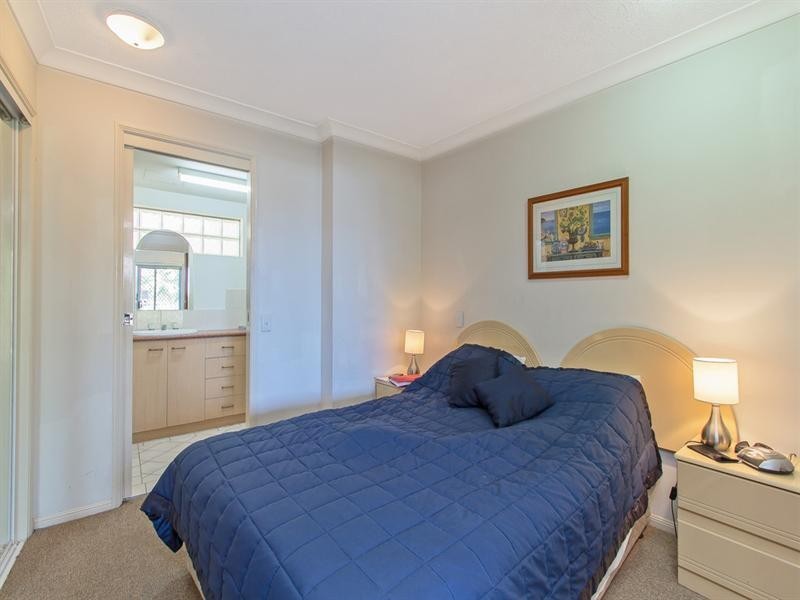 2/106-108 Marine Parade, Southport QLD 4215