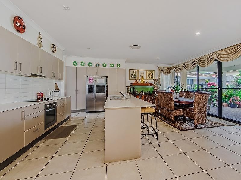 10 Riverbank Court, Ashmore QLD 4214