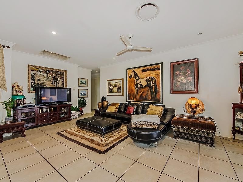 10 Riverbank Court, Ashmore QLD 4214