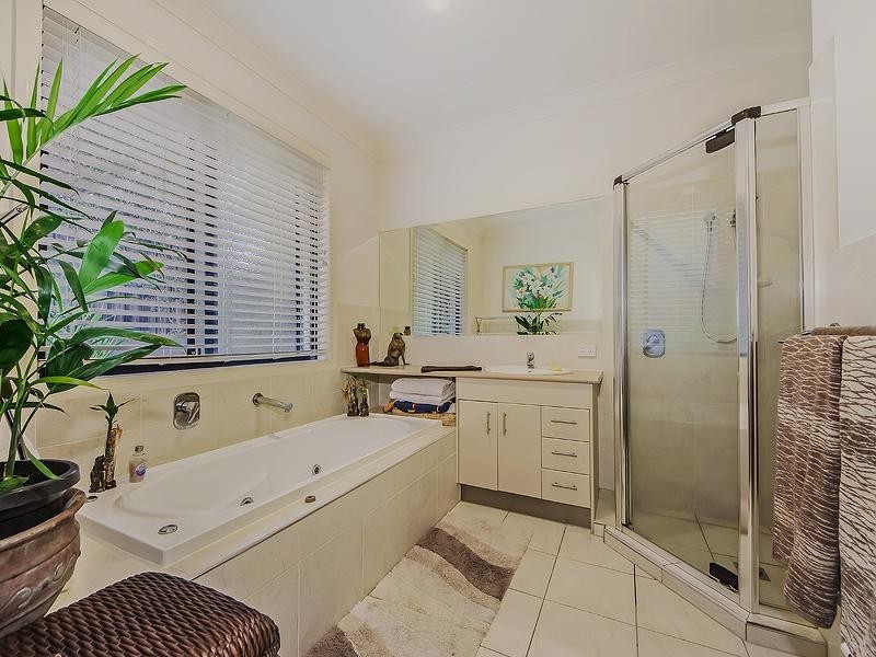 10 Riverbank Court, Ashmore QLD 4214