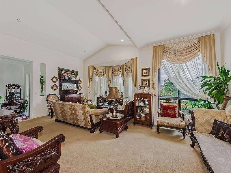 10 Riverbank Court, Ashmore QLD 4214