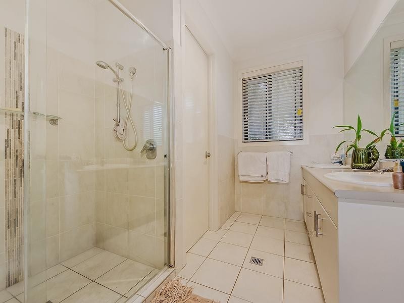 10 Riverbank Court, Ashmore QLD 4214