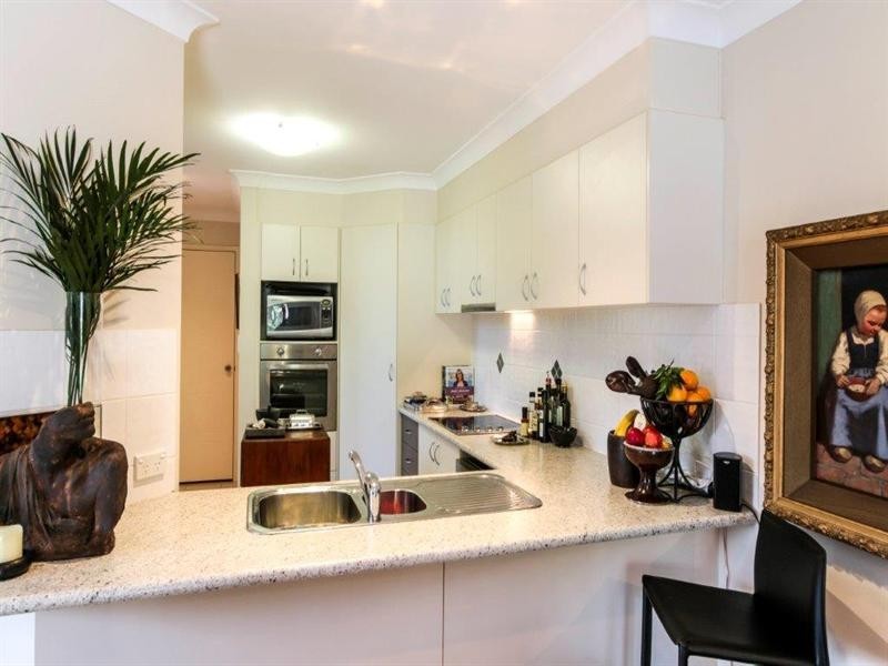 2/15 Blake Street, Southport QLD 4215
