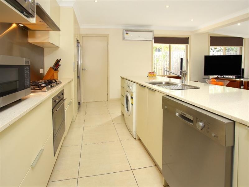 15 Yacht Street, Southport QLD 4215
