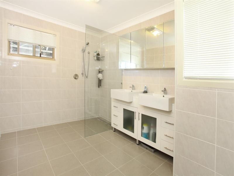 15 Yacht Street, Southport QLD 4215