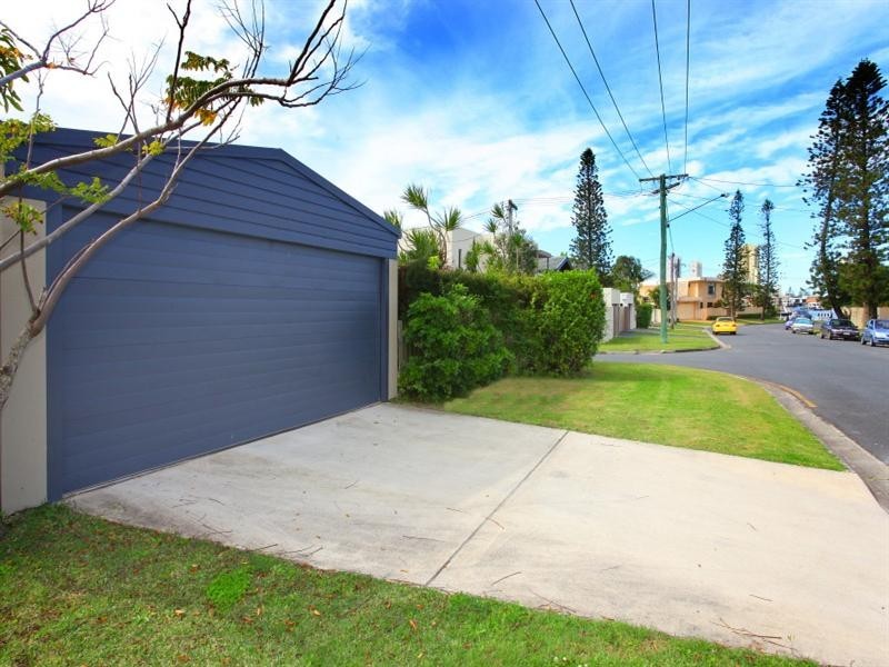 15 Yacht Street, Southport QLD 4215