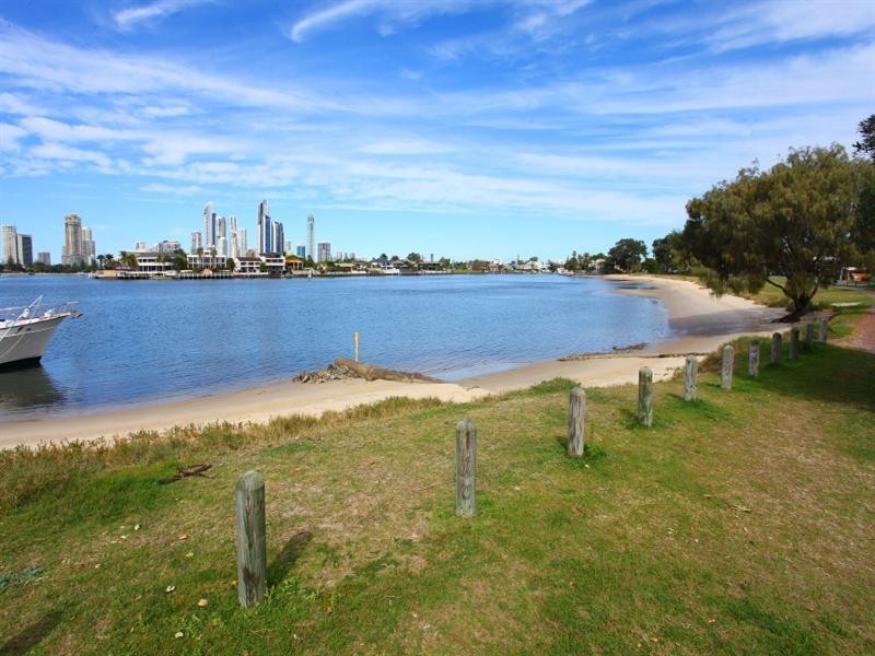 15 Yacht Street, Southport QLD 4215