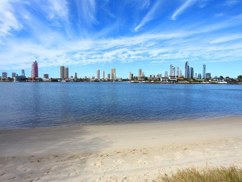 15 Yacht Street, Southport QLD 4215