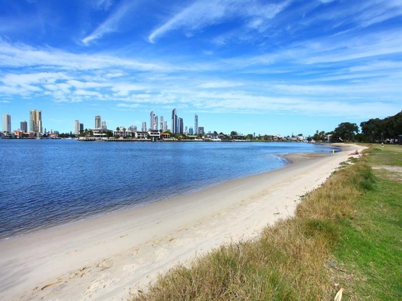 15 Yacht Street, Southport QLD 4215