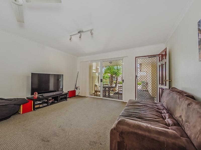 6/128 Benowa Road, Southport QLD 4215
