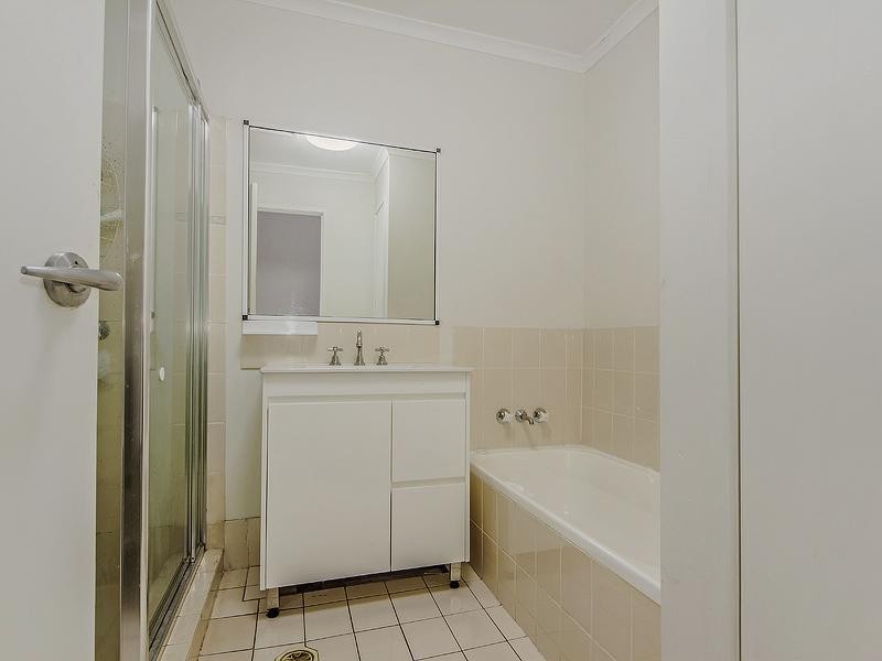 6/128 Benowa Road, Southport QLD 4215