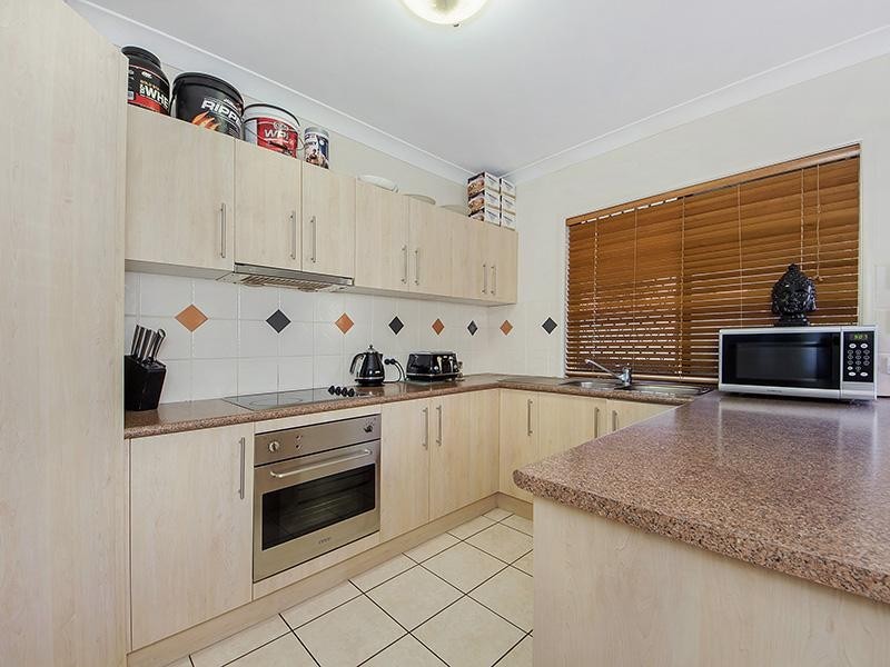 1 and 2/18 Louise Street, Southport QLD 4215