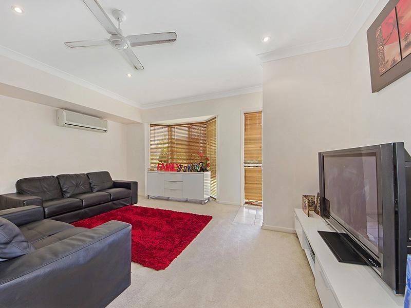 1 and 2/18 Louise Street, Southport QLD 4215