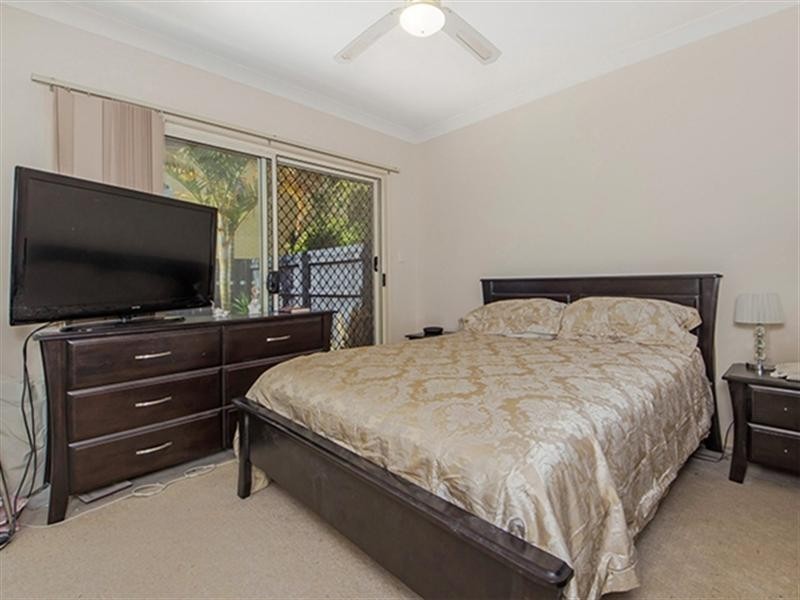 1 and 2/18 Louise Street, Southport QLD 4215