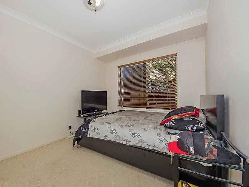 1 and 2/18 Louise Street, Southport QLD 4215