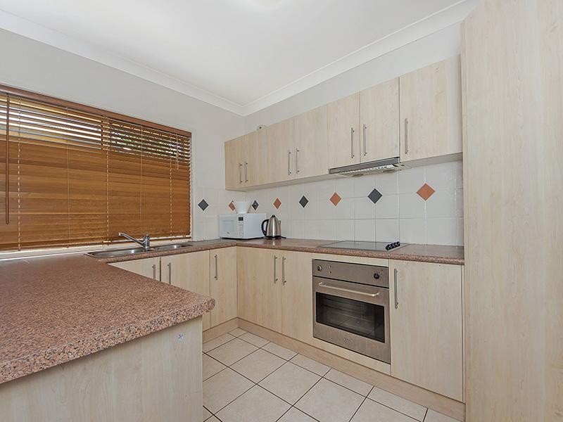 1 and 2/18 Louise Street, Southport QLD 4215