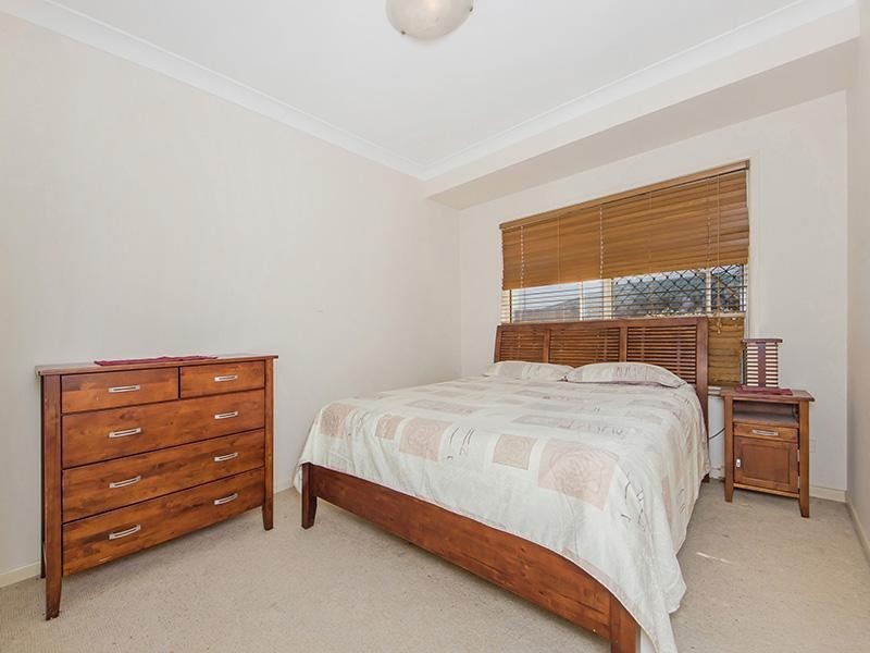 1 and 2/18 Louise Street, Southport QLD 4215