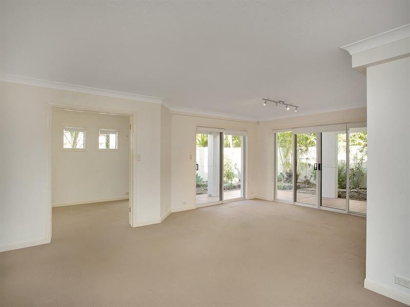 4/100 ‘Central Tce Adelphi Springs’, Cotlew St East, Southport QLD 4215