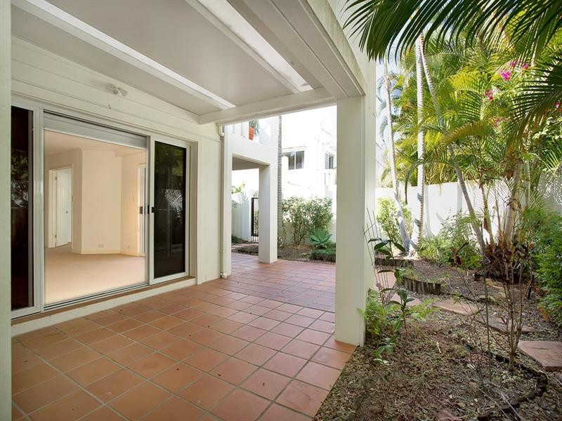4/100 ‘Central Tce Adelphi Springs’, Cotlew St East, Southport QLD 4215