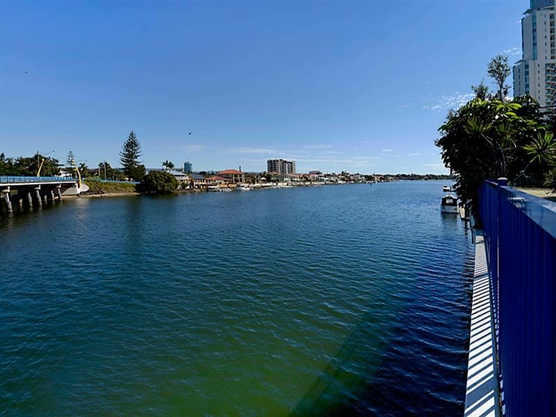 19A ‘Condor’ 2 Riverview Parade, Surfers Paradise QLD 4217