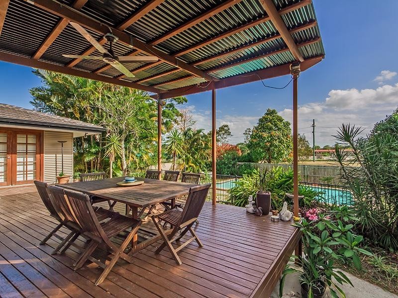 18 Wistaria Avenue, Southport QLD 4215