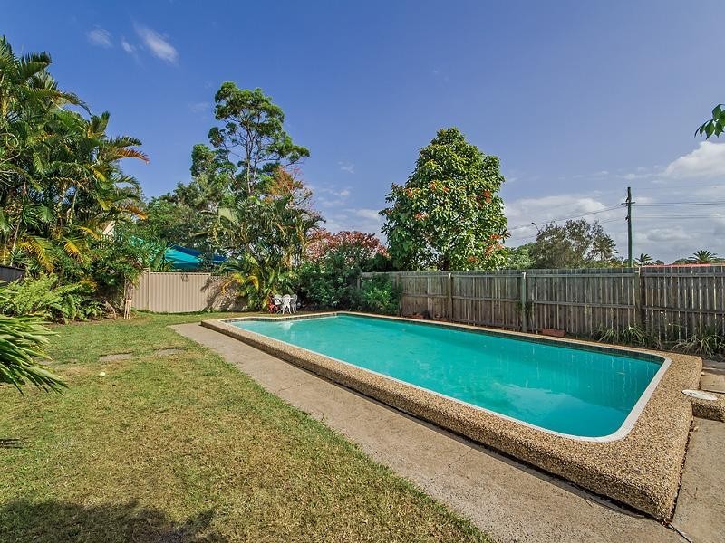18 Wistaria Avenue, Southport QLD 4215