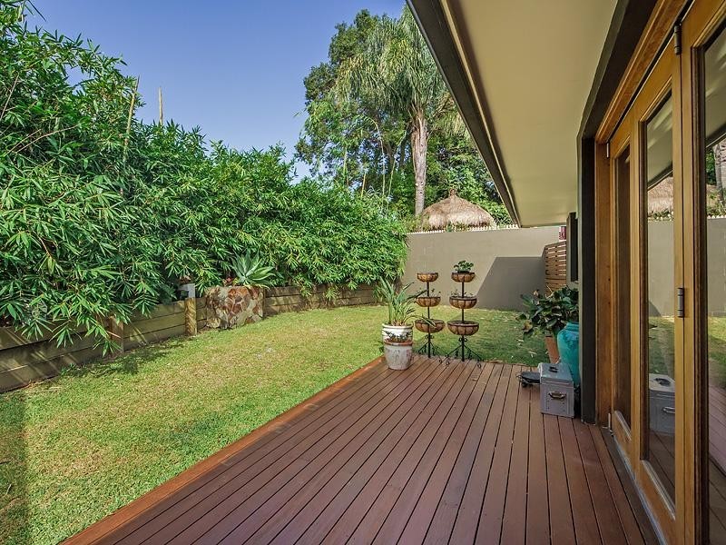 18 Wistaria Avenue, Southport QLD 4215