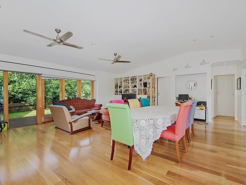 18 Wistaria Avenue, Southport QLD 4215