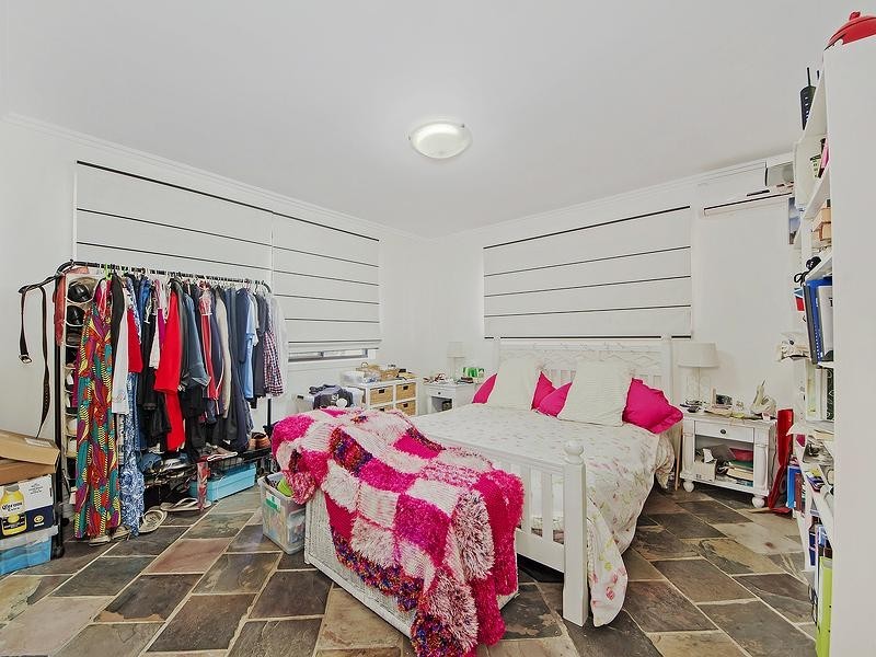 18 Wistaria Avenue, Southport QLD 4215