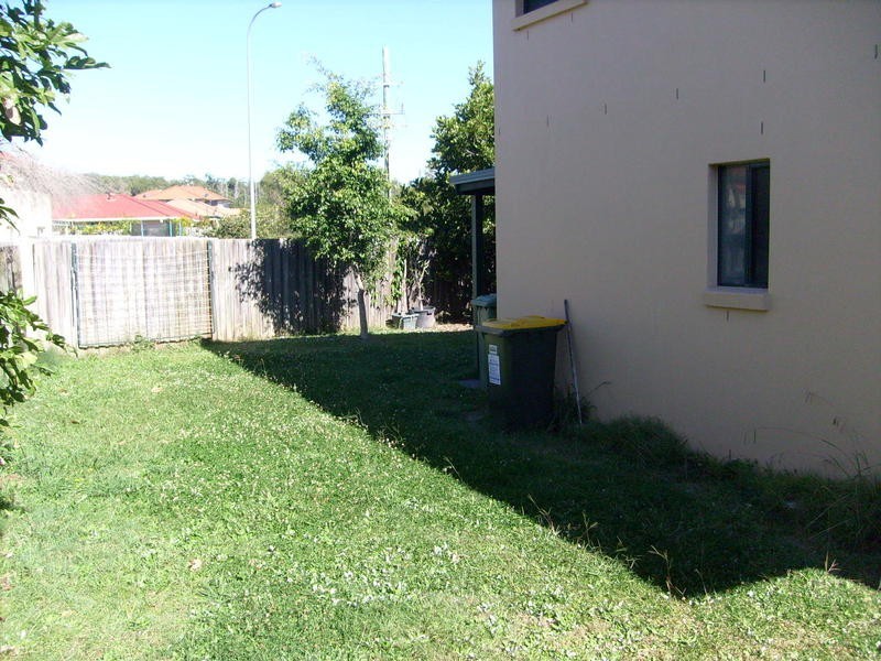 1 The Villas South. 156 Greenacre Drive, Arundel QLD 4214