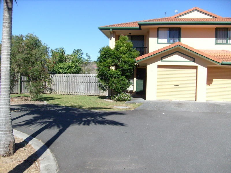 1 The Villas South. 156 Greenacre Drive, Arundel QLD 4214