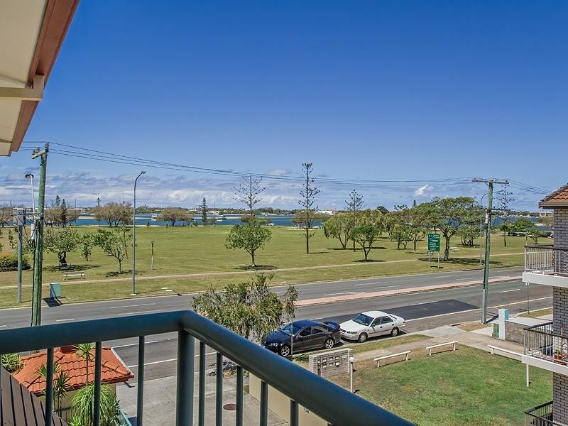 21/140 Marine Parade, Southport QLD 4215