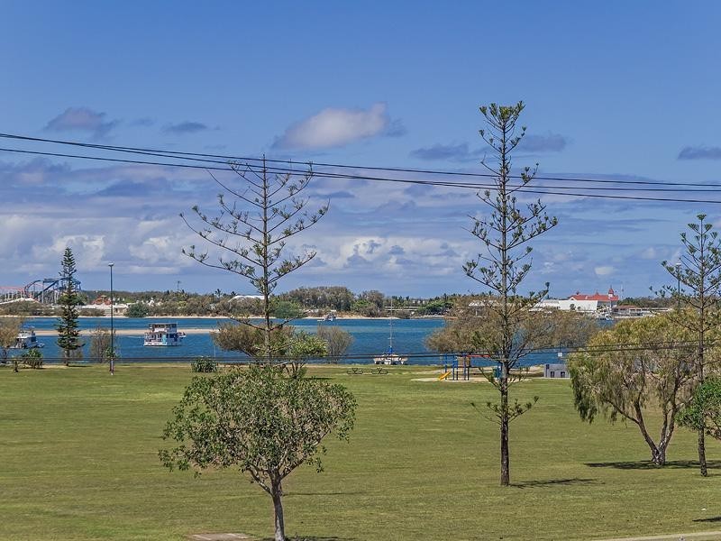 21/140 Marine Parade, Southport QLD 4215