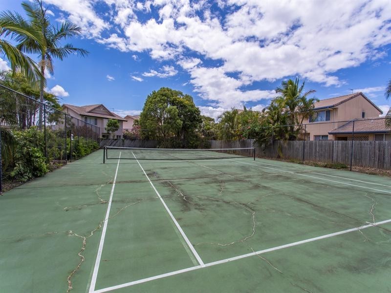 31/30 St Kevins Avenue, Benowa QLD 4217