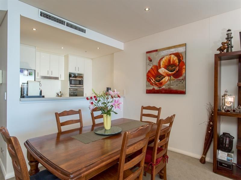 2210/1 Como Crescent, Southport QLD 4215