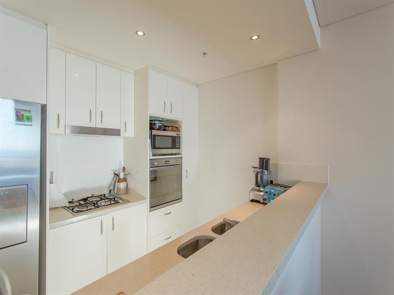 2210/1 Como Crescent, Southport QLD 4215