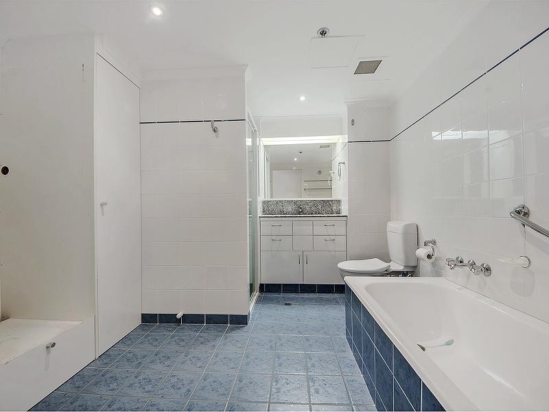 160/2 Admiralty Drive, Surfers Paradise QLD 4217