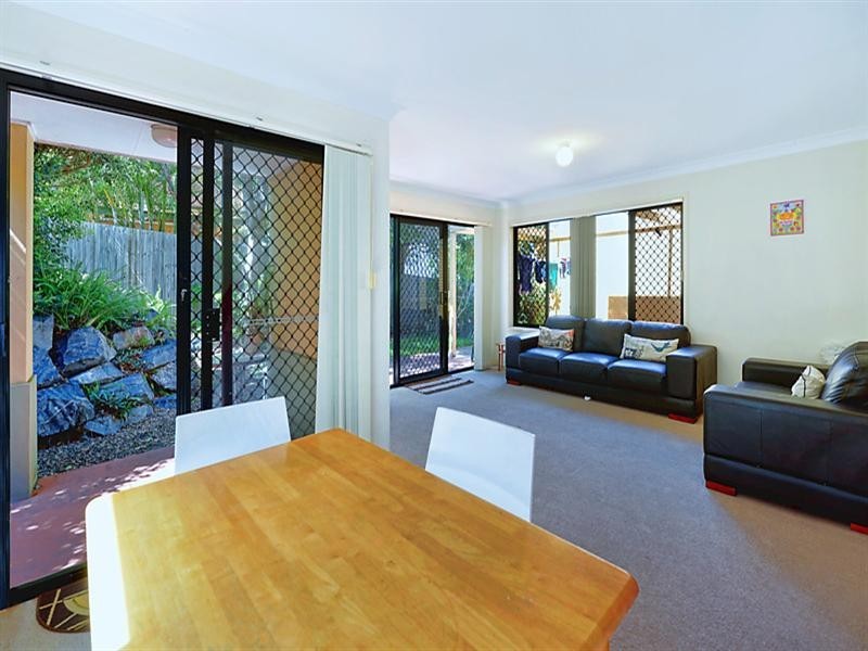 2/59 Eugaree Street, Southport QLD 4215