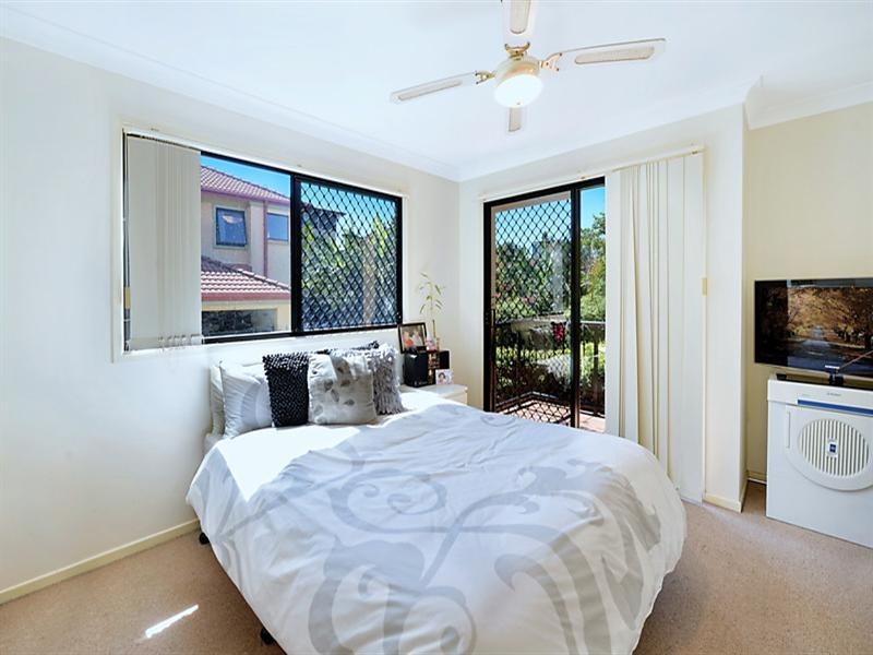 2/59 Eugaree Street, Southport QLD 4215