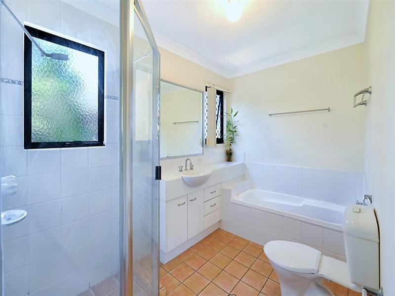 2/59 Eugaree Street, Southport QLD 4215